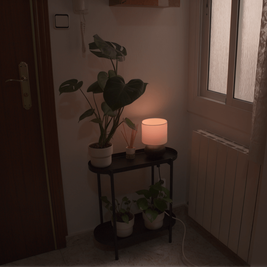 Reference view output